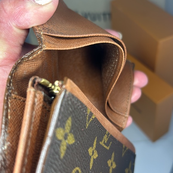 Louis Vuitton Monogram Leather Wallet Unisex - Picture 9 of 16